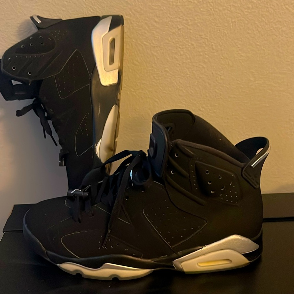 Men’s 9 1/2 Air Jordan #6